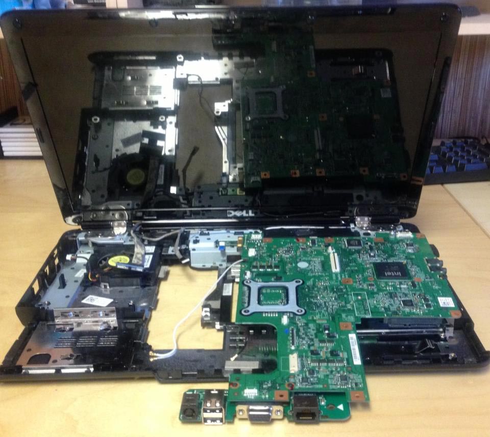 This Dell Inspiron laptop had a couple of minor issues that needed fixing: the mouse button had broken, and it was generally very dirty (inside and out). We cleaned the outside and inside of the laptop and fixed the mouse button so it was ‘clickable’ again.